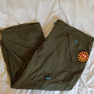 Magdelena Academy olive capri wit sun protection